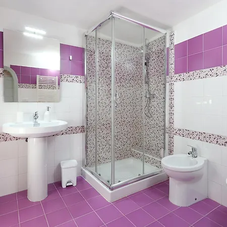 Goodstay La 10 * Λέτσε