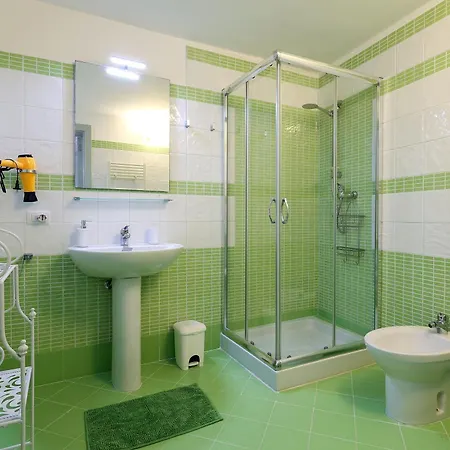 Goodstay La 10 *